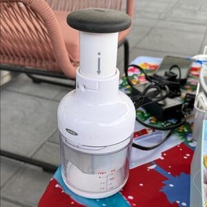 OXO White and Black Manual Chopper